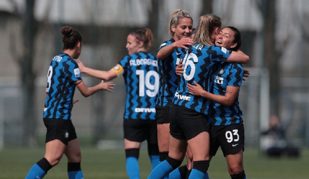 Inter de Milán estrena su nuevo escudo con Yoreli Rincón como protagonista