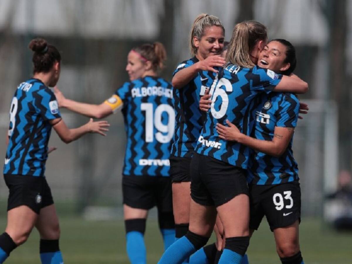 Inter de Milán estrena su nuevo escudo con Yoreli Rincón como protagonista