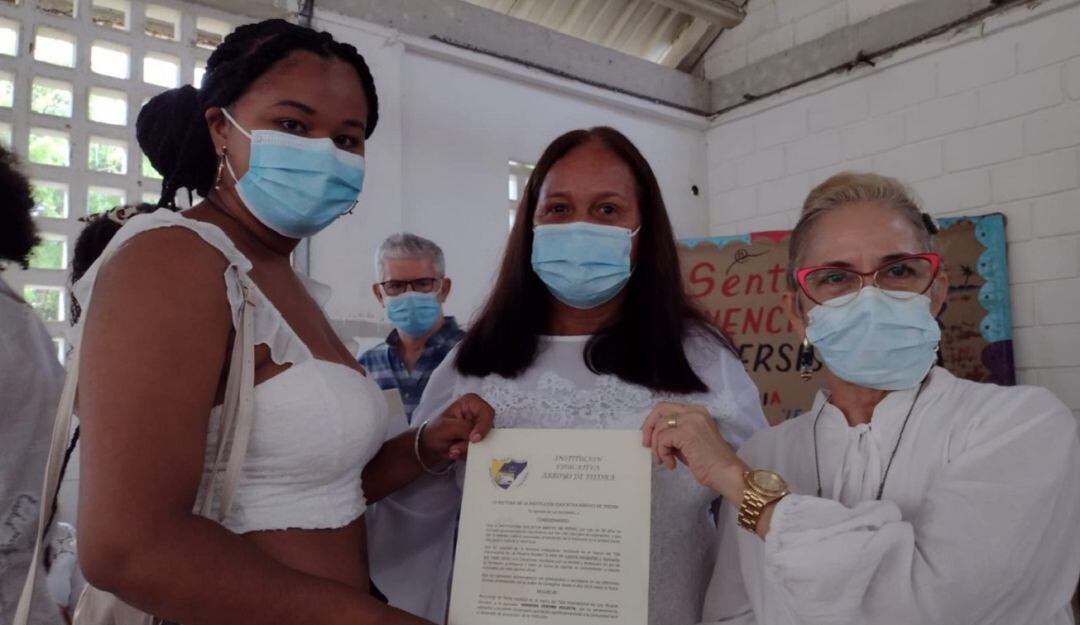 Las becas fueron entregadas a los 13 estudiantes de la institución educativa que participaron en la primera convocatoria de las Becas Inclusivas