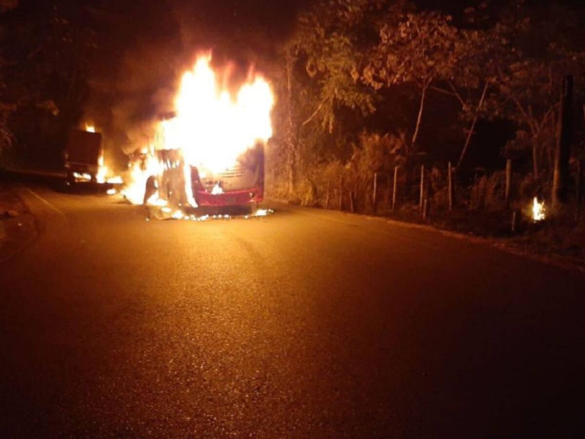 Con explosivos atacaron bus de pasajeros en vía alterna al llano por Boyacá