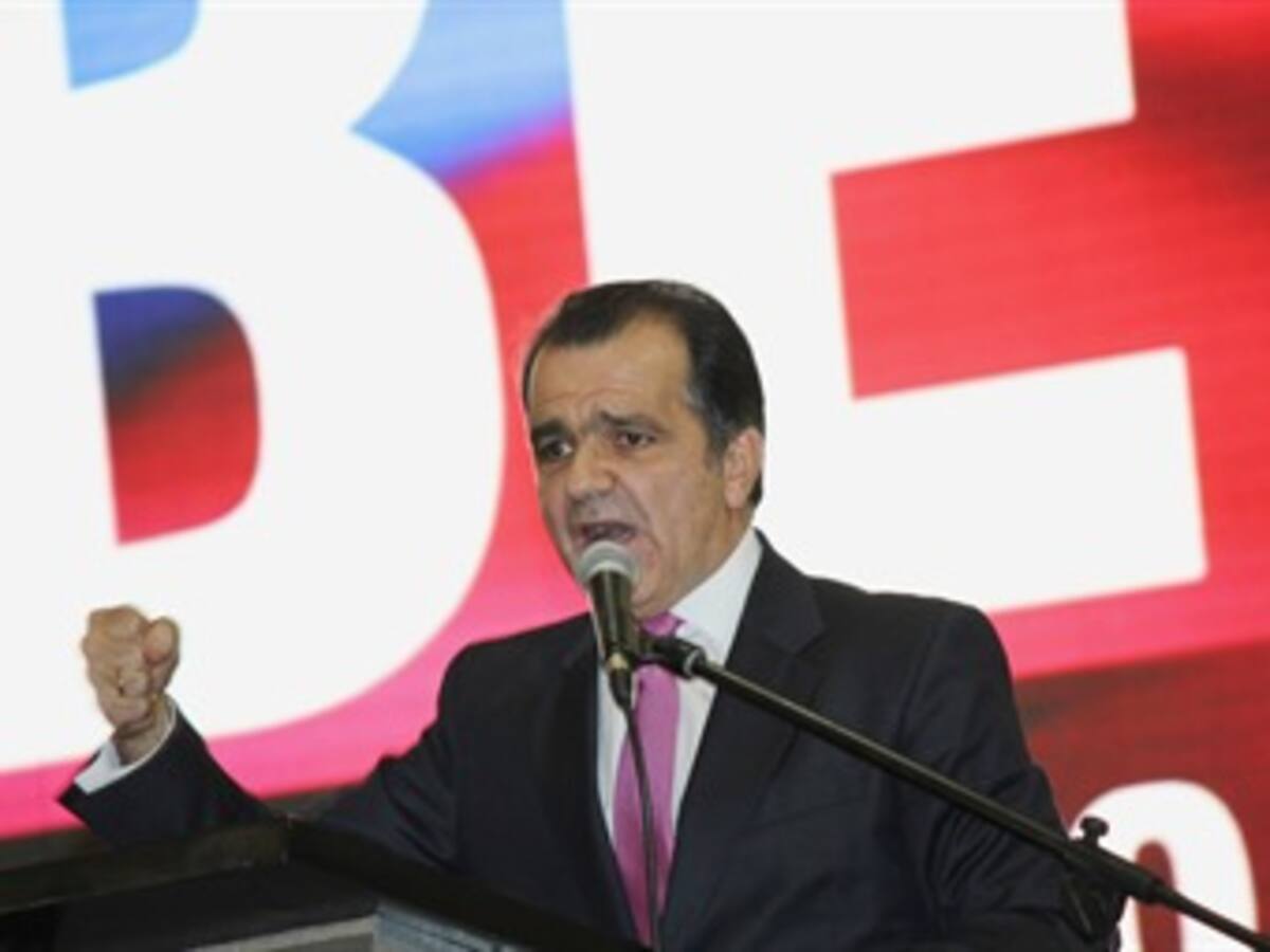 ¿Quién es Oscar Iván Zuluaga?