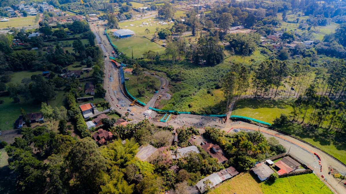 Inician obras en nuevo tramo de la vía Llanogrande–Canadá; habrá paso controlado desde este lunes