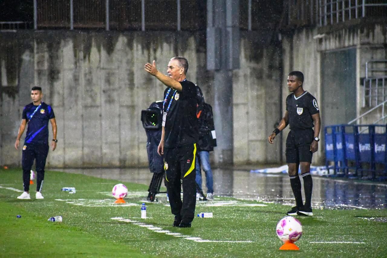 Néstor Craviotto dejó de ser el técnico de Real Cartagena