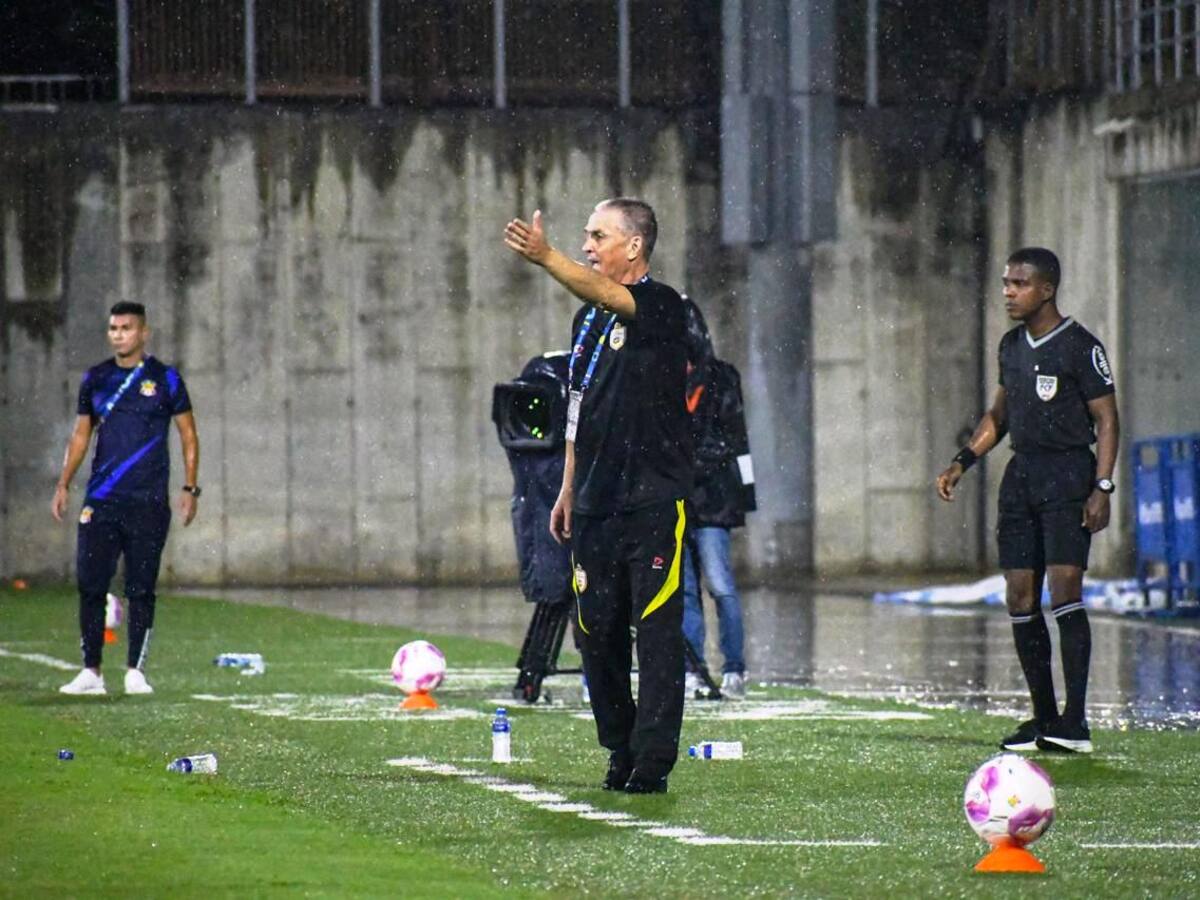 Néstor Craviotto dejó de ser el técnico de Real Cartagena