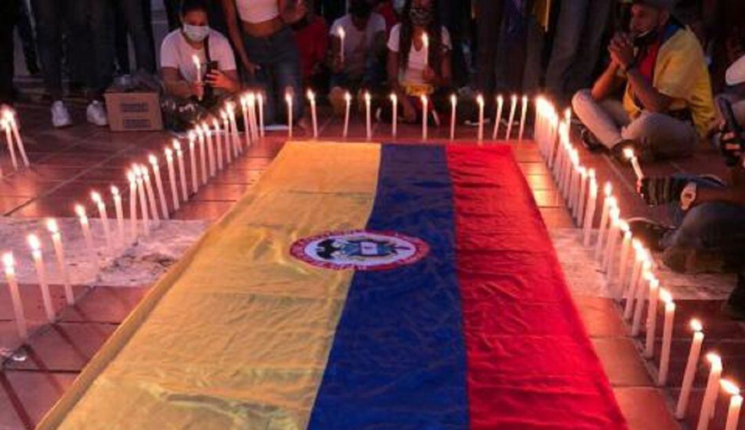 La marcha terminó con una velatón en la explanada principal de la iglesia Inmaculada Concepción