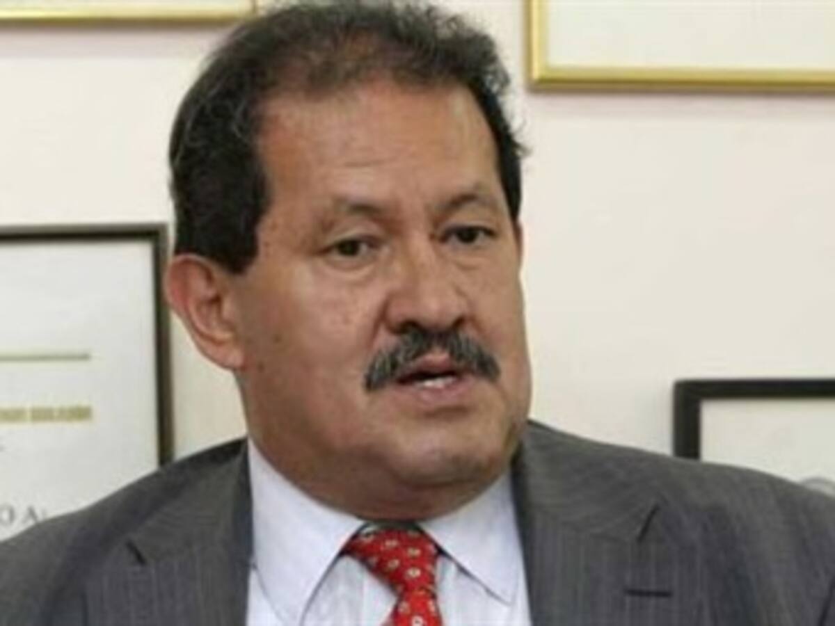 Vicepresidente pide a las Farc cesar acciones armadas mientras se adelantan acercamientos