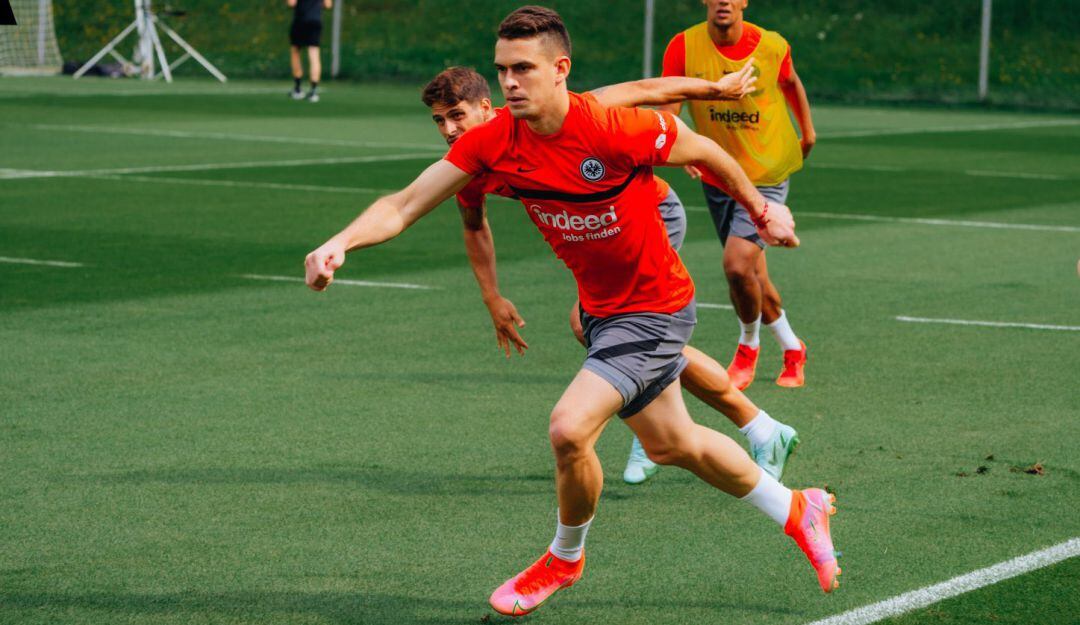 Rafael Santos Borré en su primer día de entrenamientos con el Eintracht Fankfurt