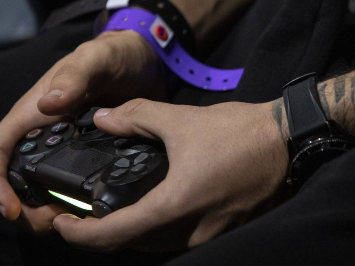 Futbolistas españoles se citan para partidos de FIFA 20 durante aislamiento