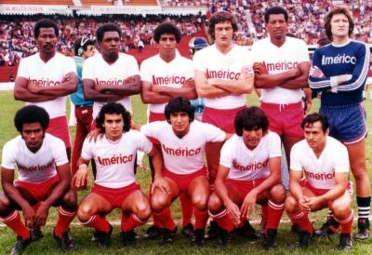 AMÉRICA 1979DE PIE IZQ-DER: Américo Quiñonez, Macuco Alegría, Chaparro, Pascutini, Reyes Y Gay.ABAJO IZQ-DER: Ferrin, Bataglia, González Aquino, Cáceres Y Cañón.