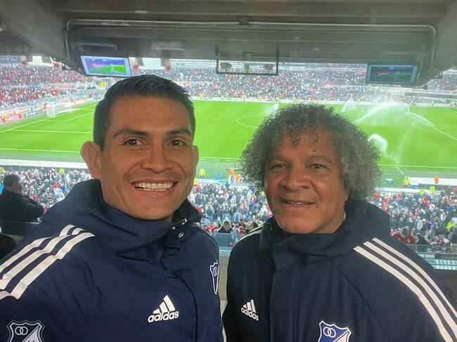 David Mackalister Silva, capitán de Millonarios, y Alberto Gamero, técnico de Millonarios / Twitter: @MillosFCoficial.