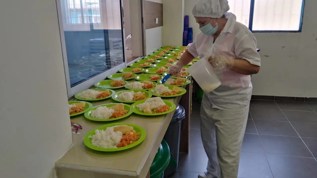 Por desfinanciamiento, más de 150 mil estudiantes de Córdoba podrían perder su alimentación escolar.