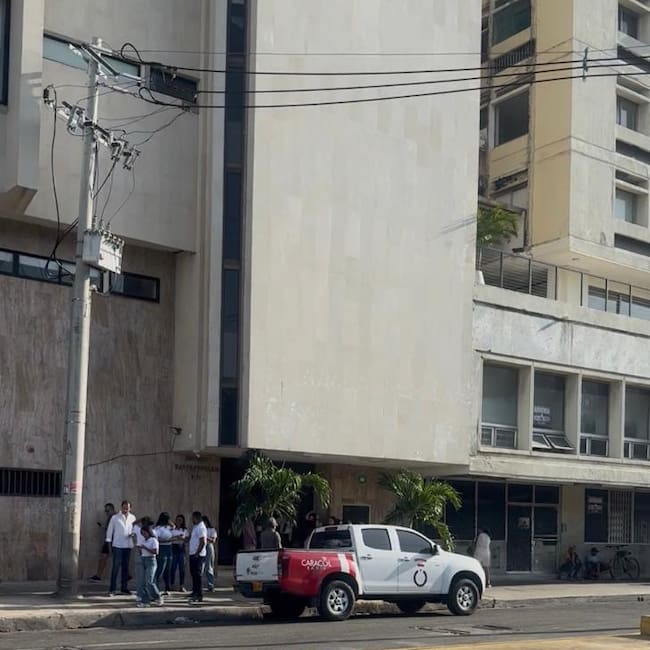 Evacuación en edificaciones del Centro Histórico. // Caracol Radio