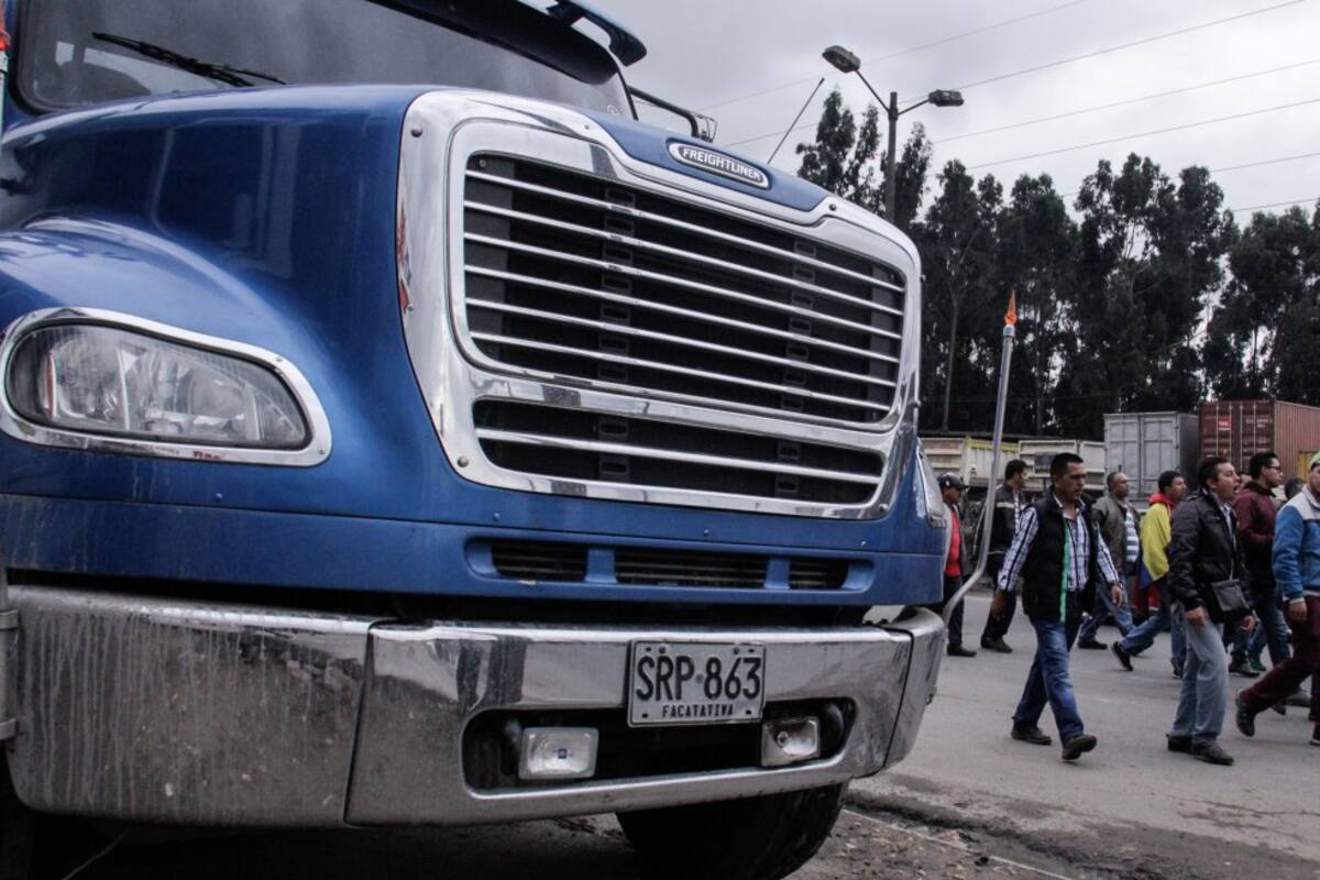 Los camioneros aseguraron que no van a bloquear las vías, pero si a mantener el paro con mayor intensidad, con marchas en las zonas de concentración e incluso permitiendo el paso de los vehículos que sí deseen movilizarse. 