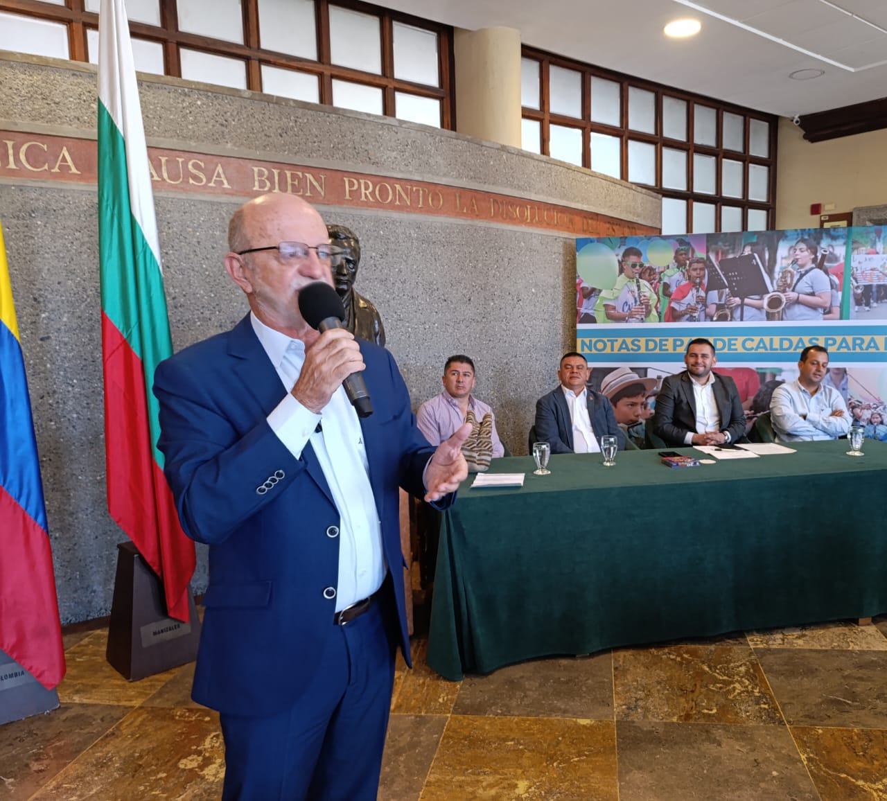 El gobernador de Caldas, Henry Gutiérrez Ángel, en el lanzamiento de la versión 41 del Festival Departamental de Bandas Estudiantiles Musicales.