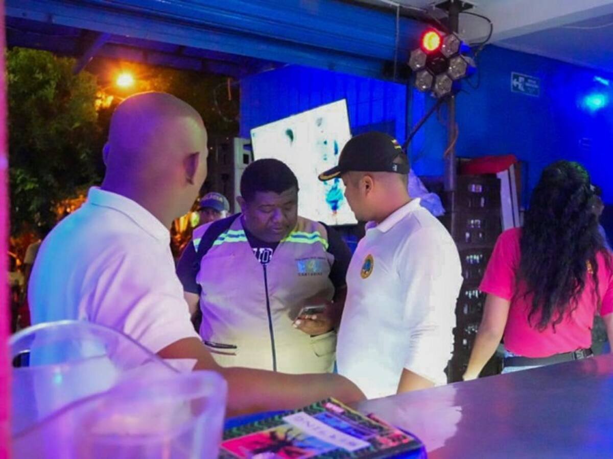 Operativos de control en la Transversal 54 dejan ocho establecimientos cerrados