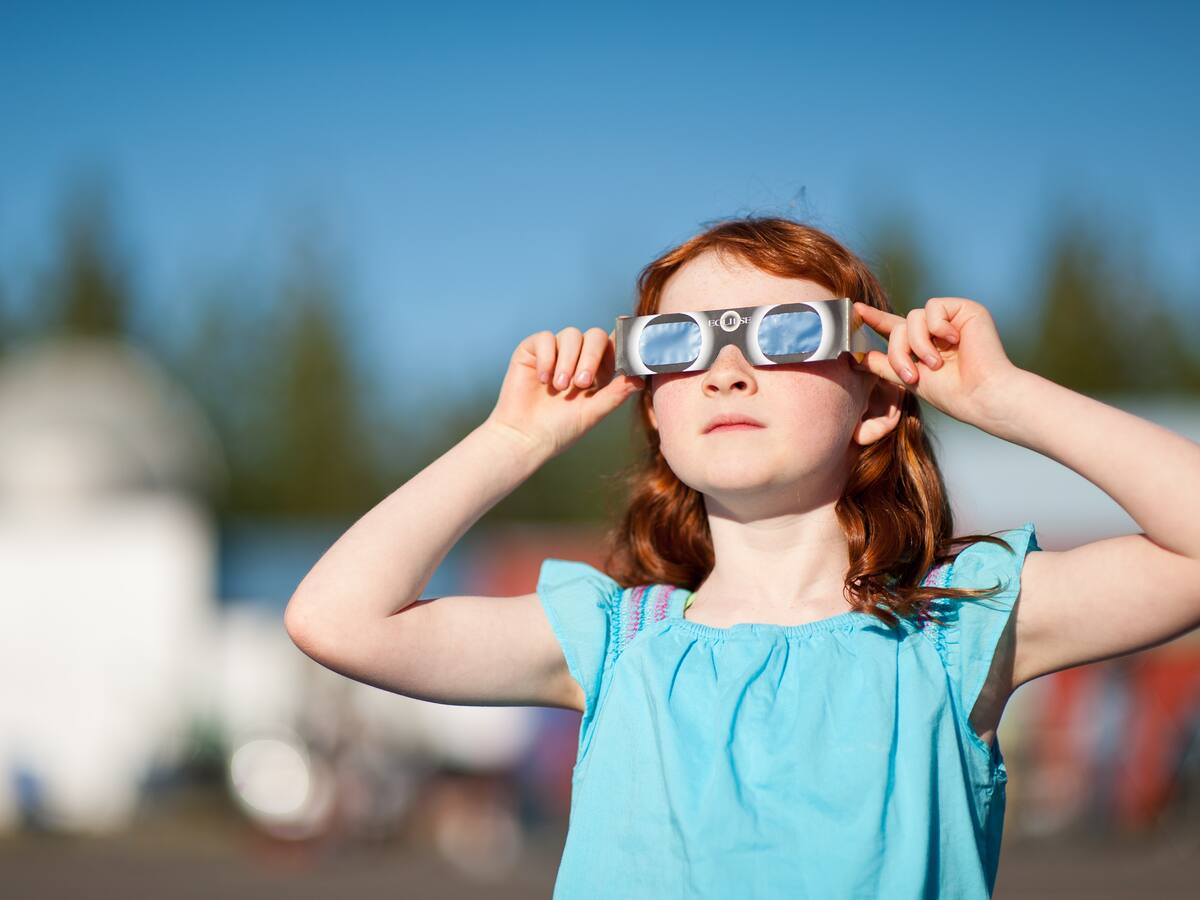 Trucos para ver el eclipse solar en Colombia, sin afectar sus ojos