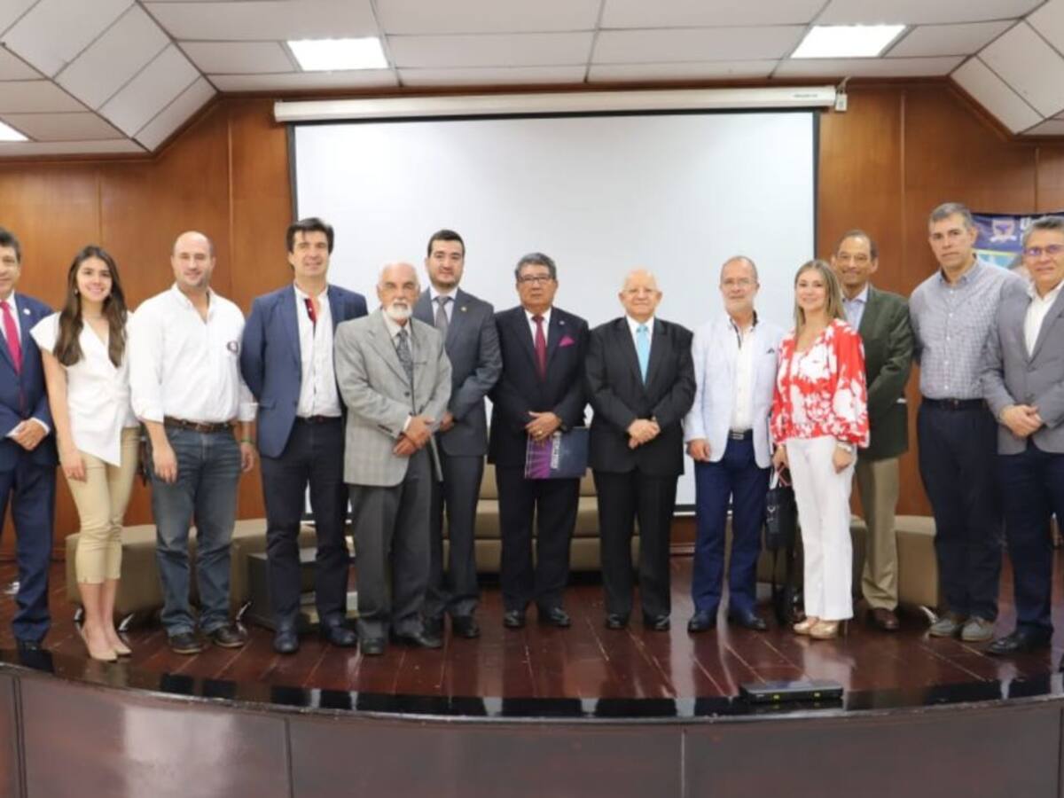 Firman acuerdo para mejorar acceso a comida saludable