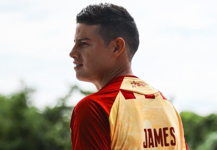 James Rodríguez luciendo la camiseta del Deportes Tolima / Foto: @Davixito