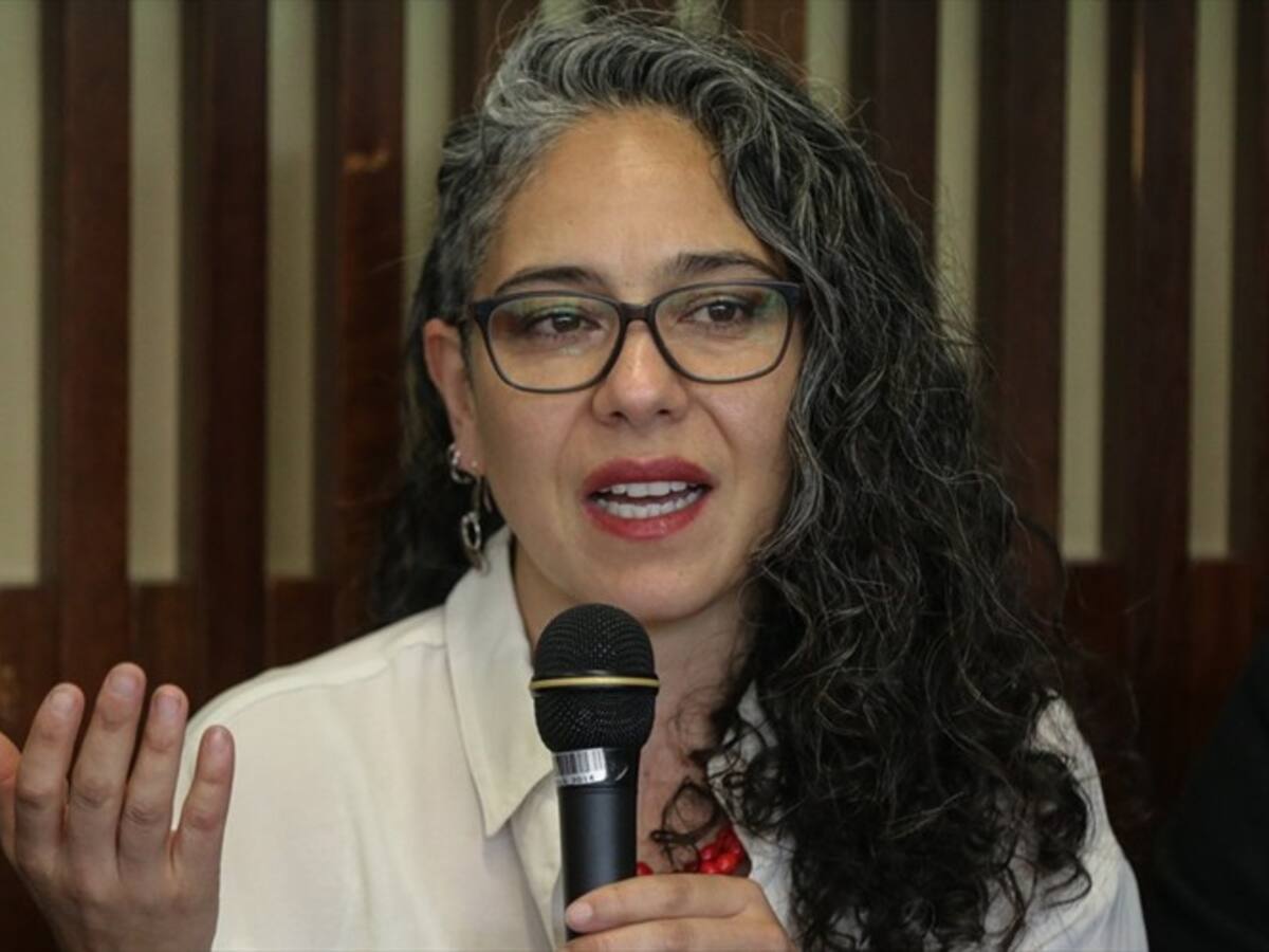 A los congresistas nos pagan para que lleguemos a tiempo: María José Pizarro