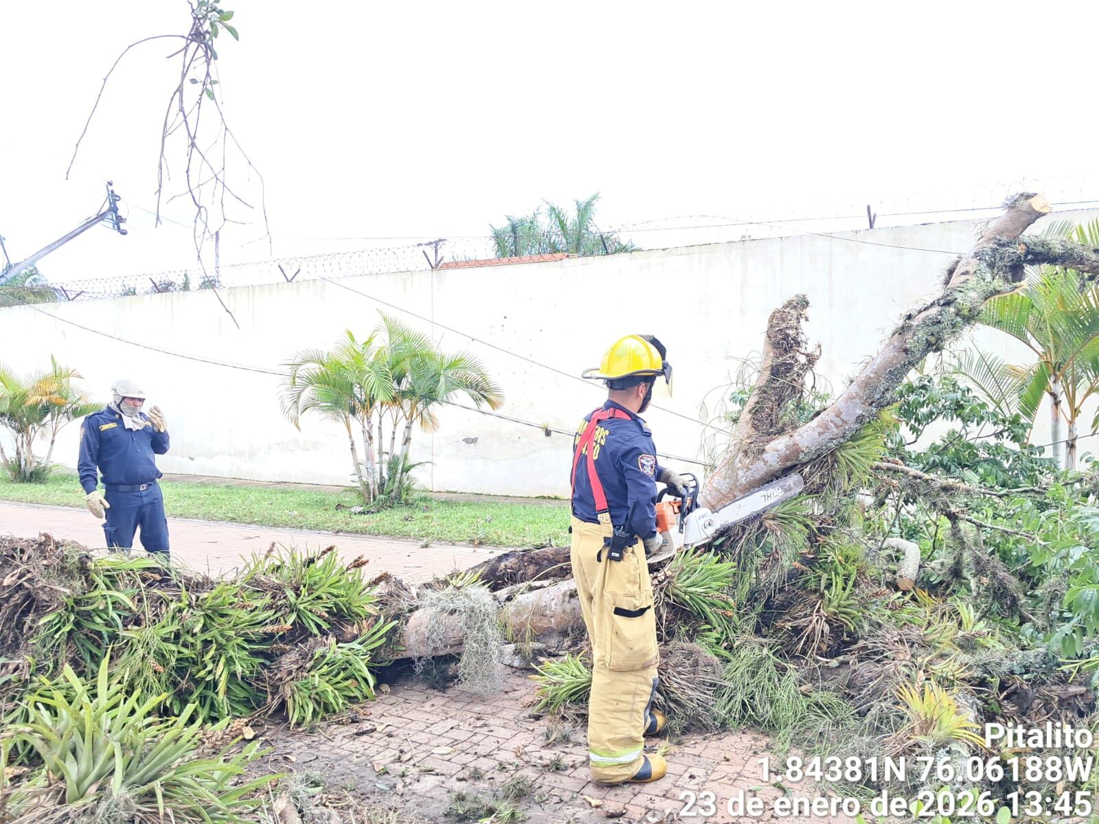 Foto Bomberos voluntarios del Huila.