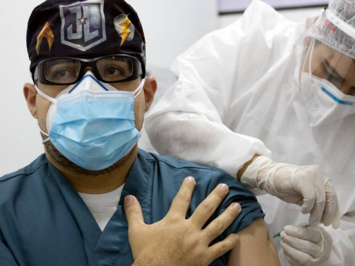 700 profesionales de la salud serán vacunados este jueves en Antioquia