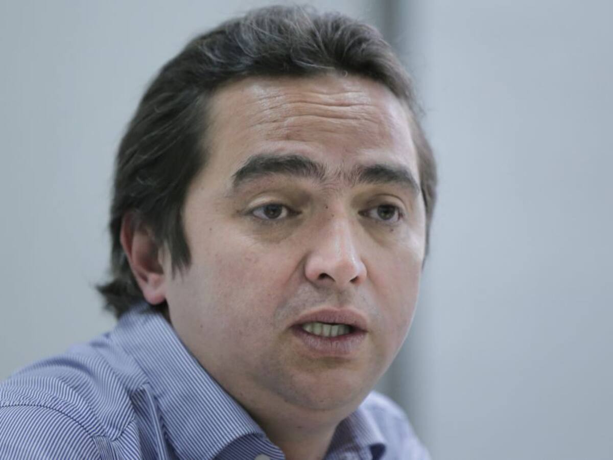Exviceministro de Hacienda sobre compra de aviones: Vigencias se pueden reprogramar