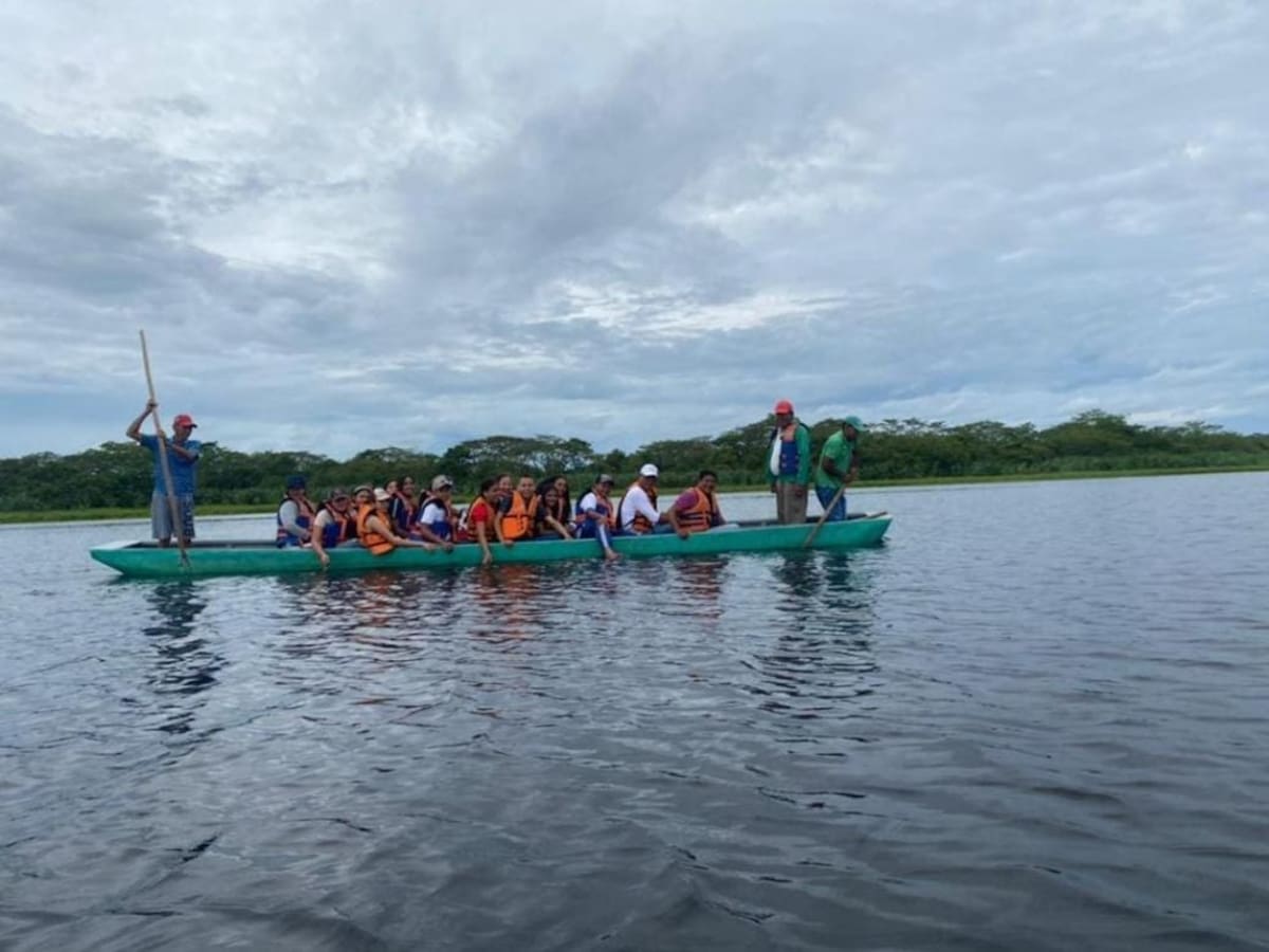 Estudiantes de secundaria investigan en la Ciénaga Grande del Bajo Sinú