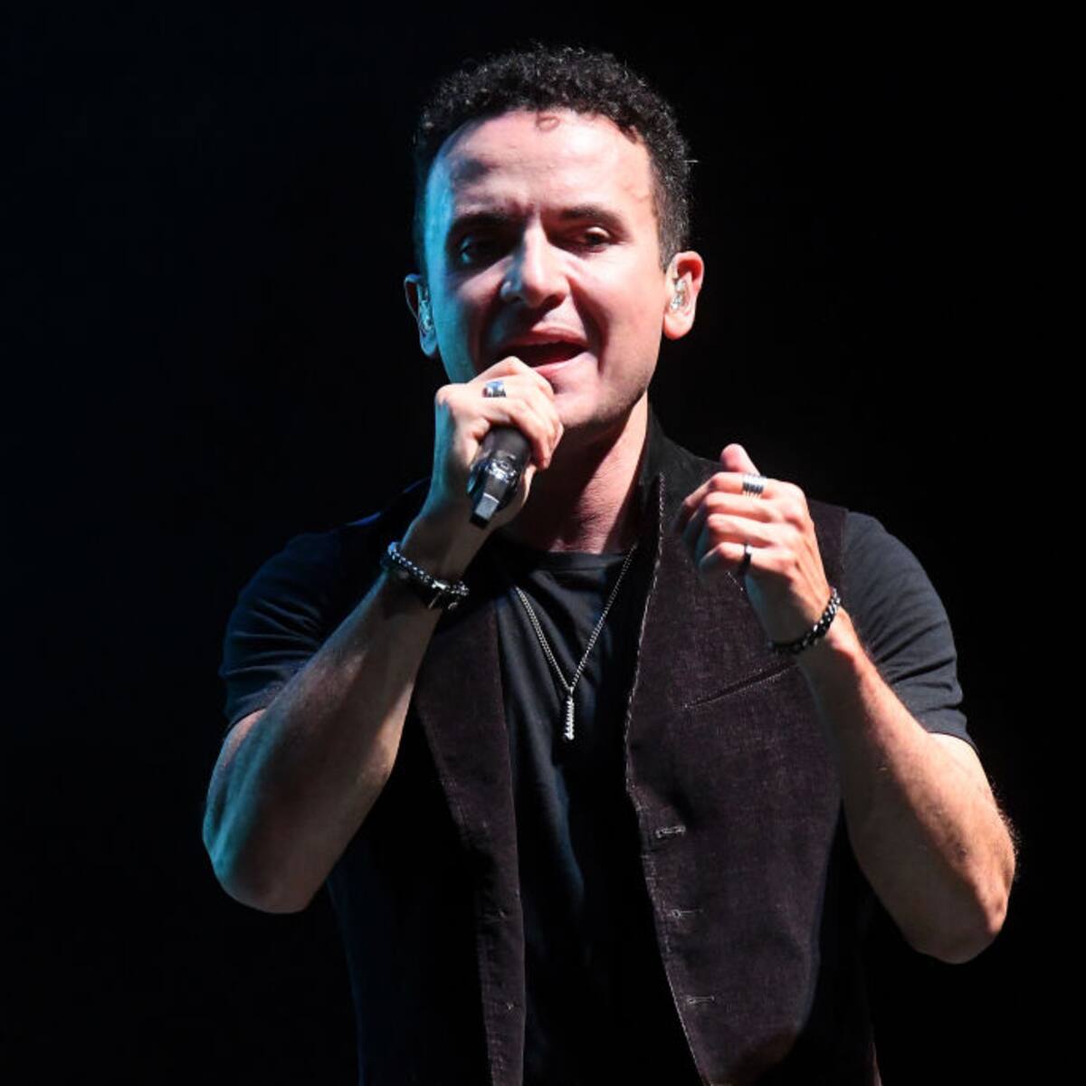 Fonseca estrena el video de su canción “Por toda la vida”, con imágenes de su ‘Tropicalia Tour’