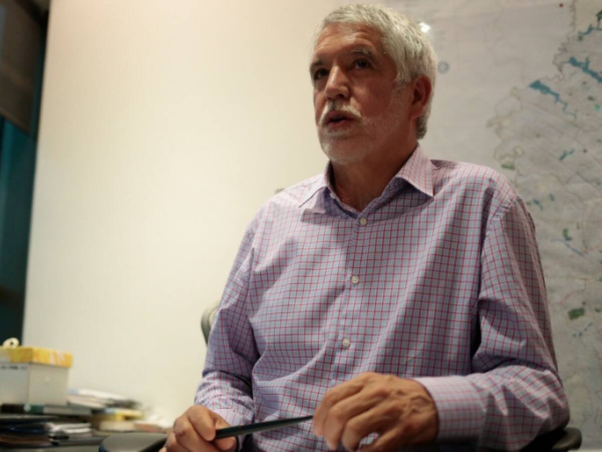 Lo mejor sería vender Aguas de Bogotá y subcontratar con privados: Peñalosa