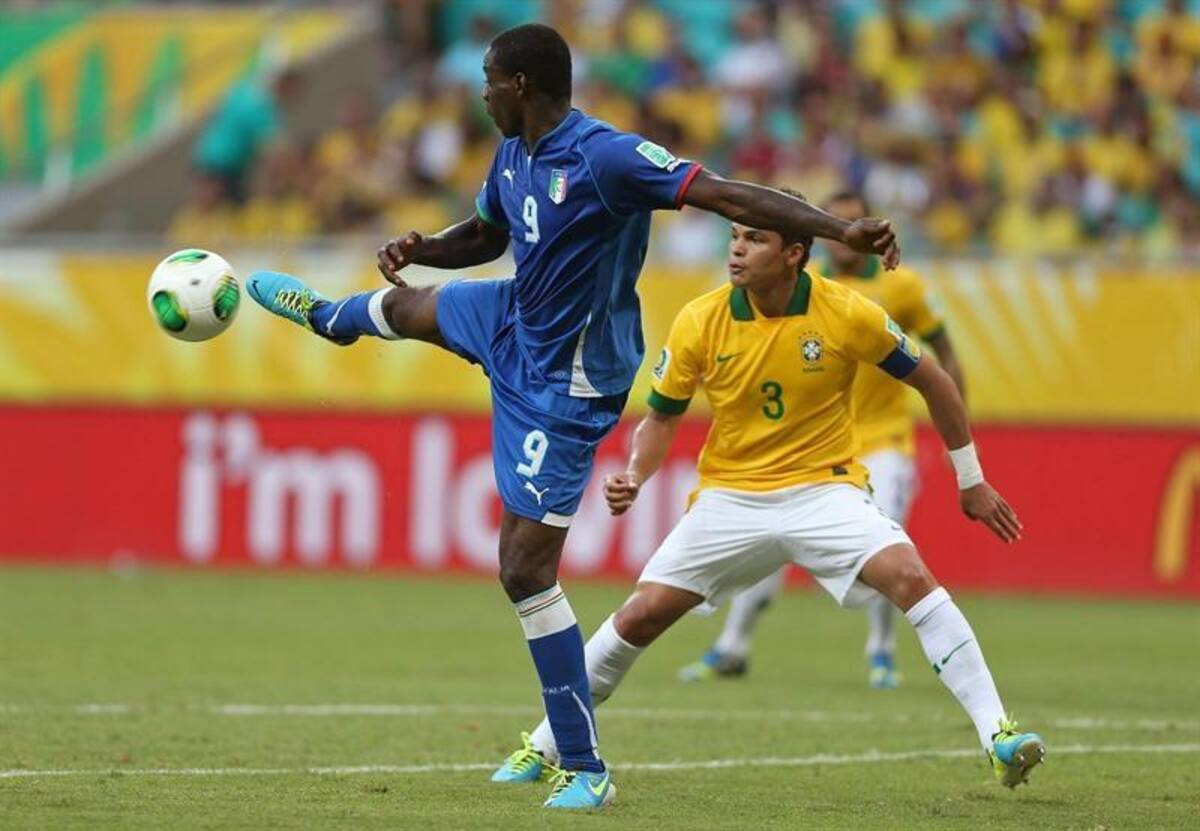 Brasil, primero en su grupo tras vencer 4-2 a Italia.