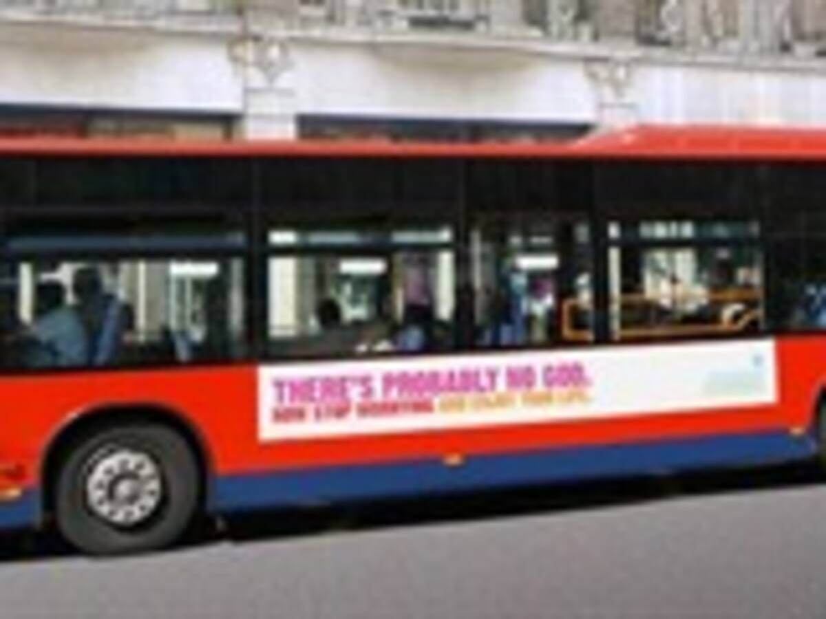 El darwinista Richard Dawkins impulsa una campaña publicitaria a favor del ateísmo