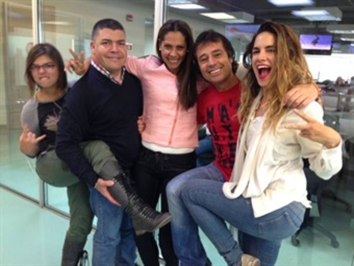 En Caracol Radio, Naty Botero, presentando "Coraje"