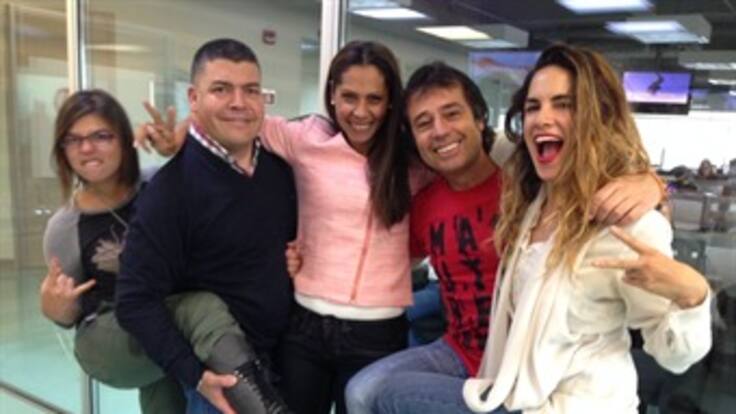 En Caracol Radio, Naty Botero, presentando "Coraje"