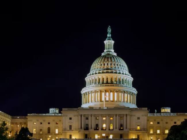 Comienza cierre de gobierno en EE.UU., Trump planea usarlo para recortes y reestructuración federal