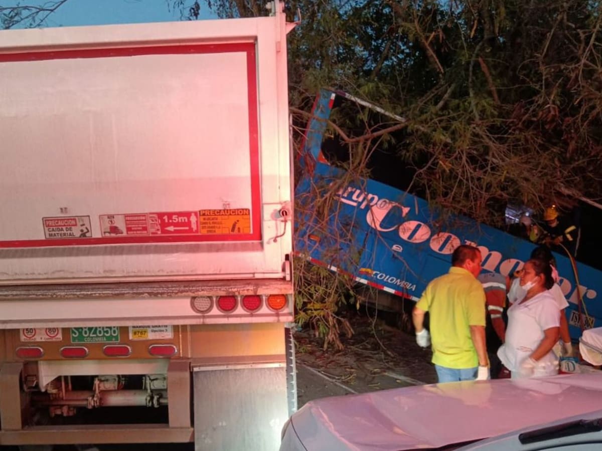 Accidente de un bus en la vía Bogotá – Neiva deja una persona muerta y varias lesionadas