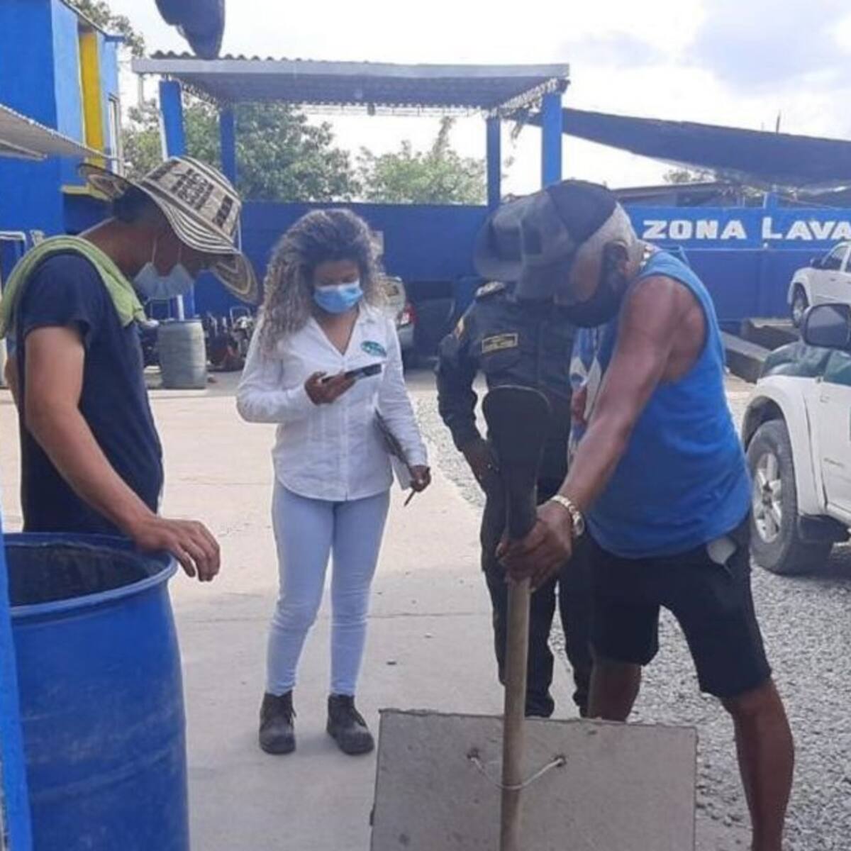 Autoridades realizan controles ambientales en lavaderos de vehículos
