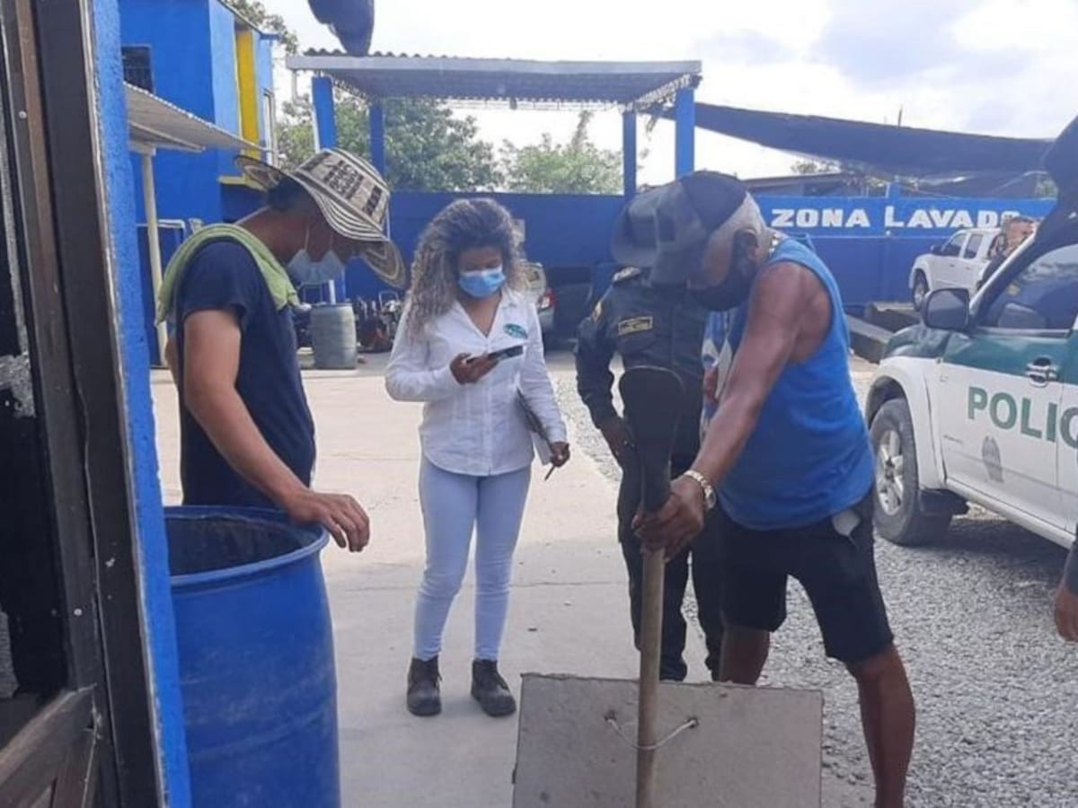 Autoridades realizan controles ambientales en lavaderos de vehículos