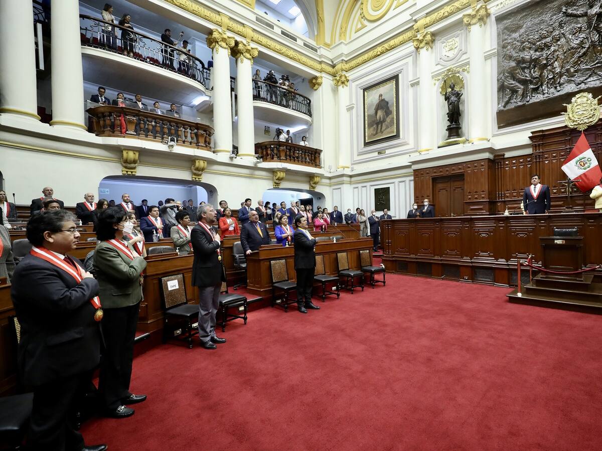 Presidenta de Perú inicia ronda de diálogo con varios grupos parlamentarios
