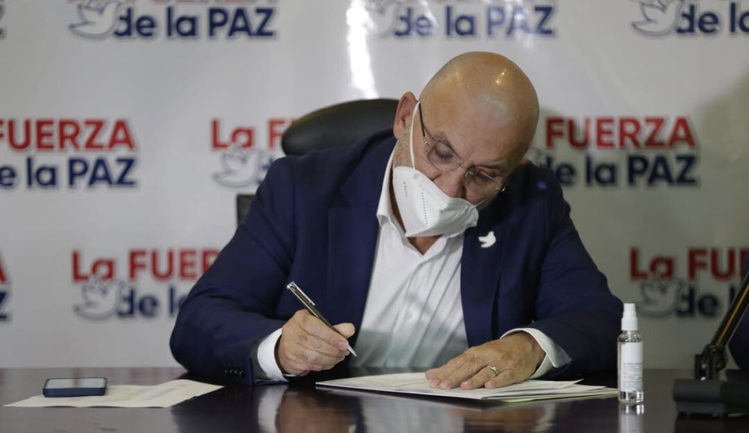 El legislador busca recoger al menos un millón de firmas que respalden su candidatura presidencial