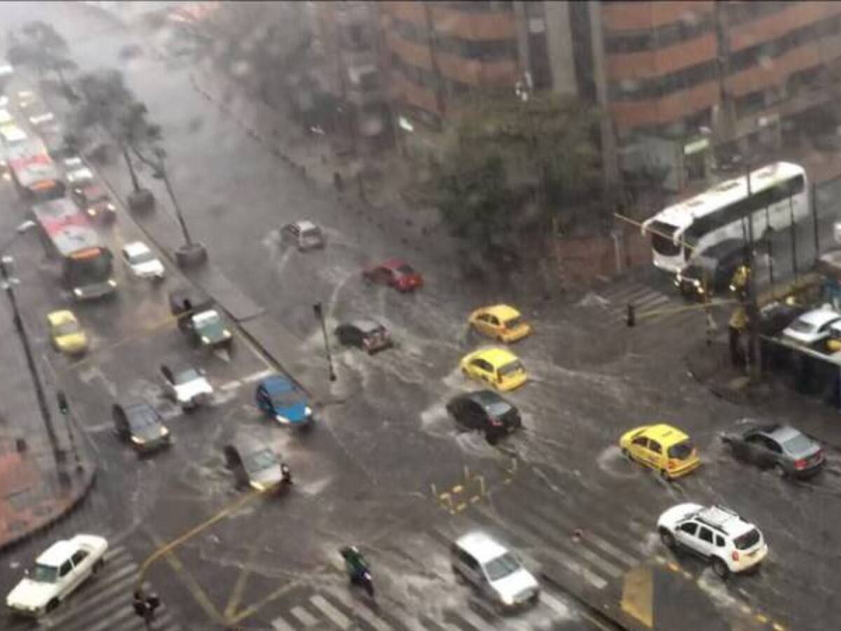 Encharcamientos complican la movilidad en Bogotá