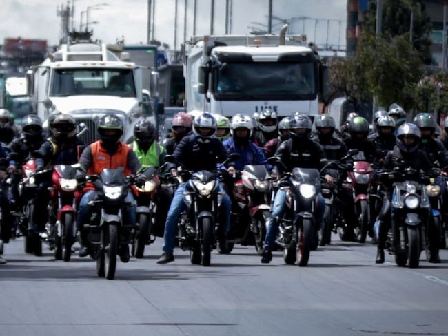 Mujeres colombianas cada día utilizan más la moto como medio de transporte