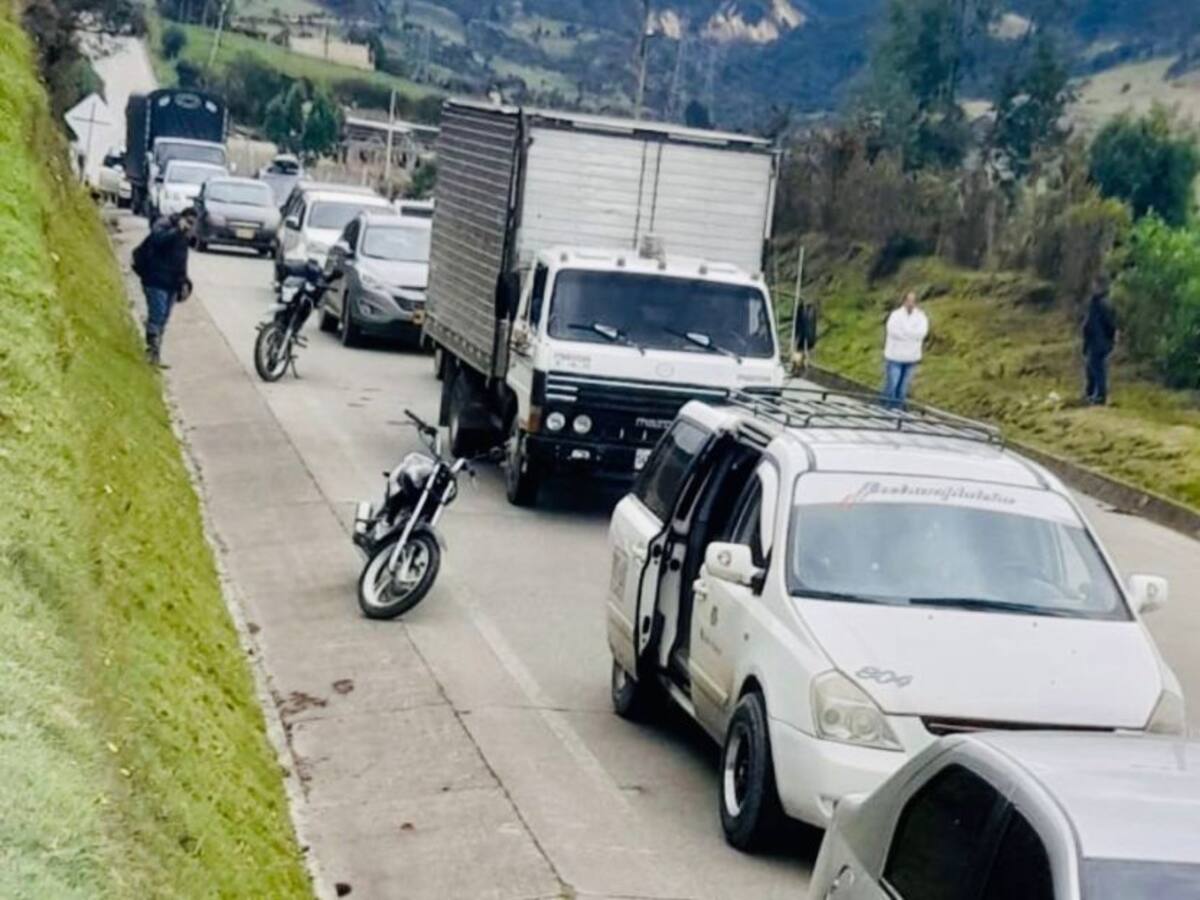 Vía entre Popayán y Huila permanece cerrada tras derrumbe