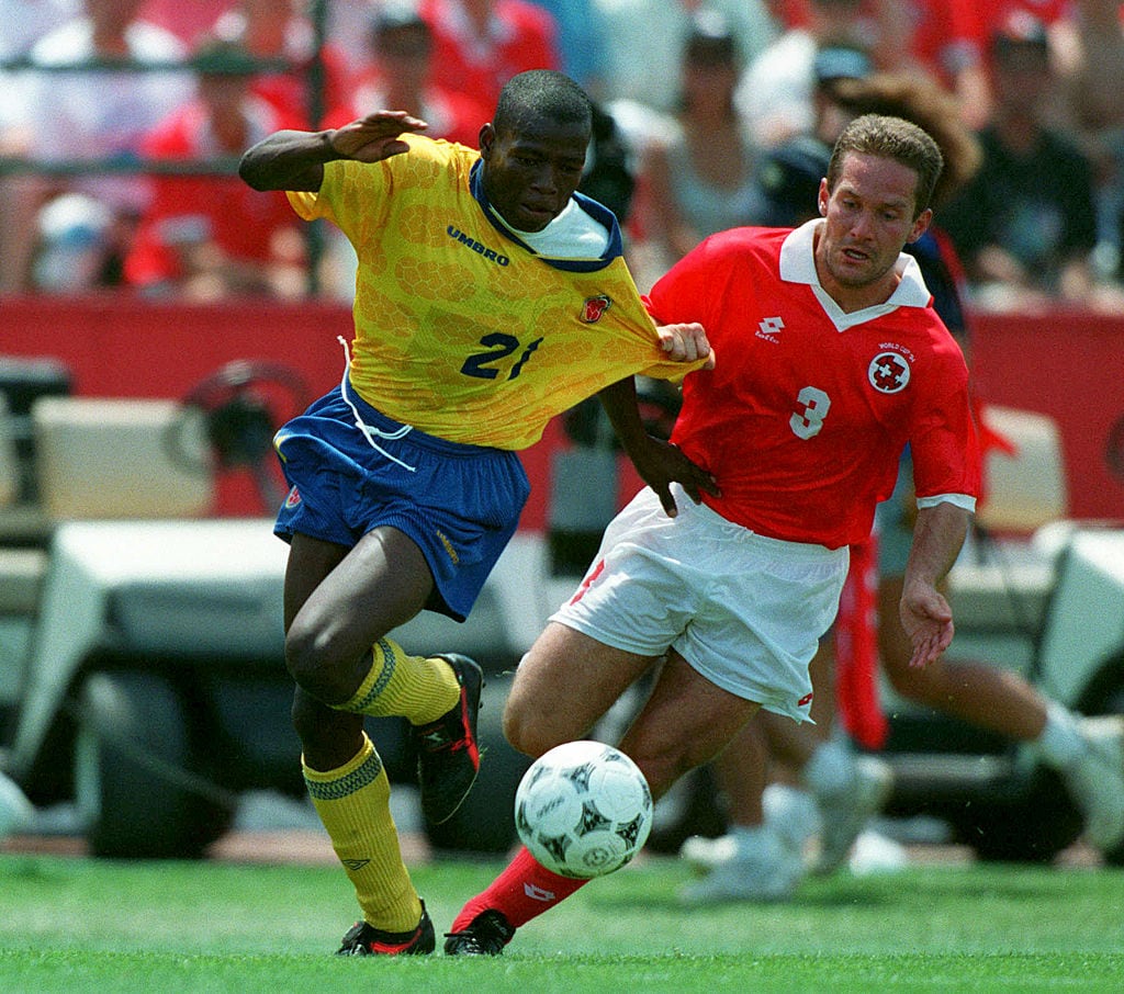 Faustino Asprilla y Yvan Quentin en el partido entre Colombia y Suiza por el Mundial 1994 / Getty Images