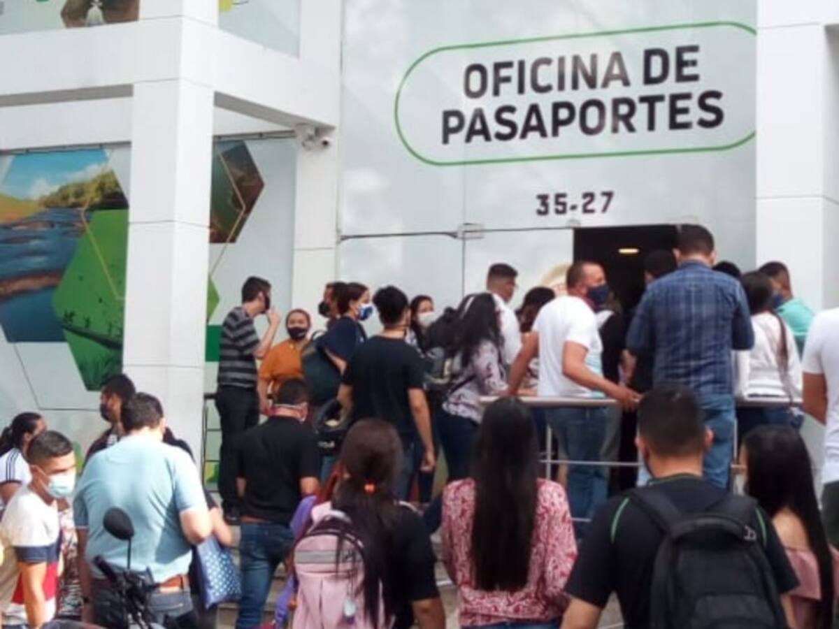 VIDEO: Aglomeraciones en la asignación de citas para el pasaporte