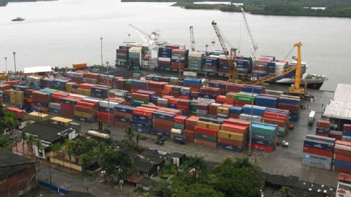 Por paro, represadas 242 mil toneladas de carga en puerto de Buenaventura