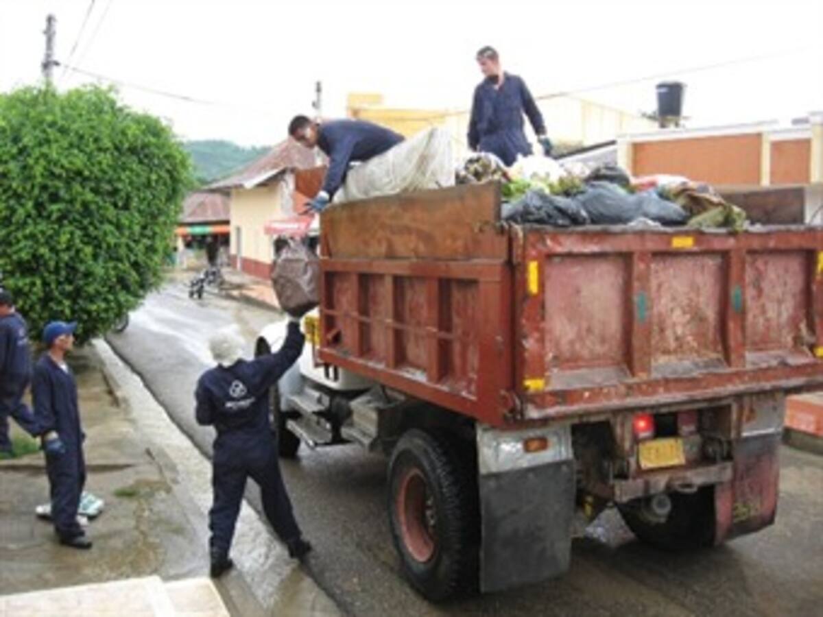 Petro anuncia medidas policivas contra operadores privados de recolección de basura