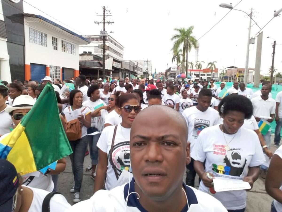 En las casas no se izó el tricolor nacional como ha sido costumbre. En su reemplazo en fachadas y calles ondeó la bandera del departamento (verde, amarillo y azul).