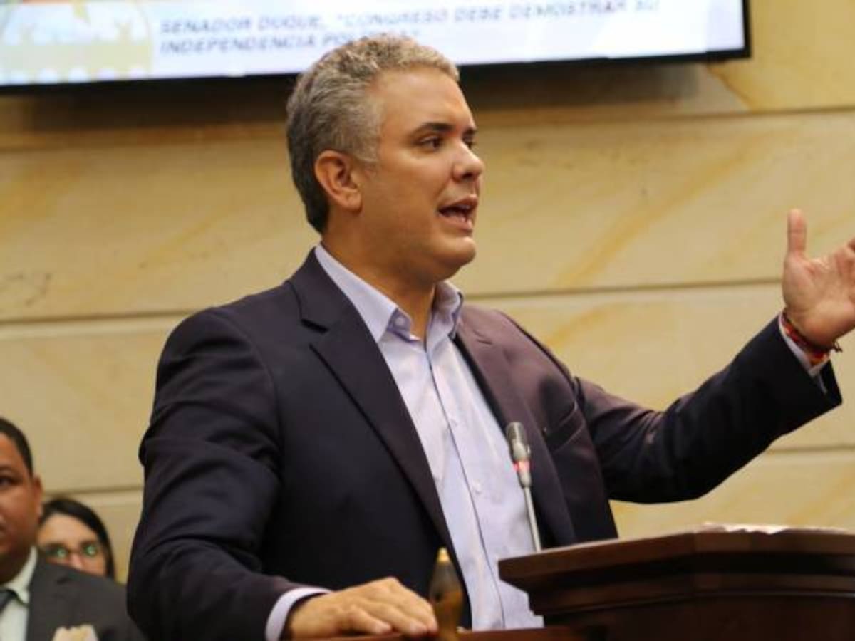 Congreso acepta renuncia de candidatos Iván Duque y Ángela M. Robledo