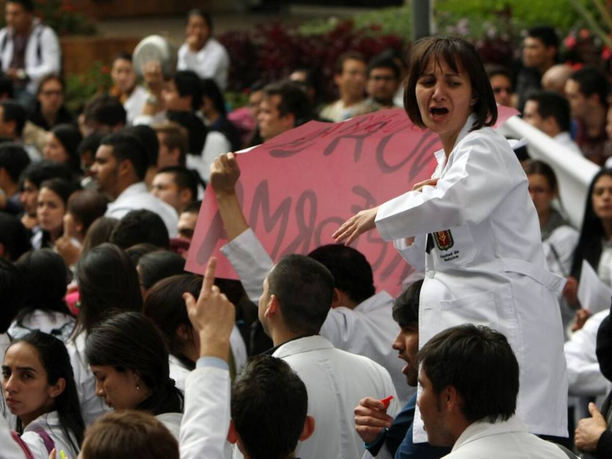Vecinos amenazan de muerte a una familia de médicos en Bogotá