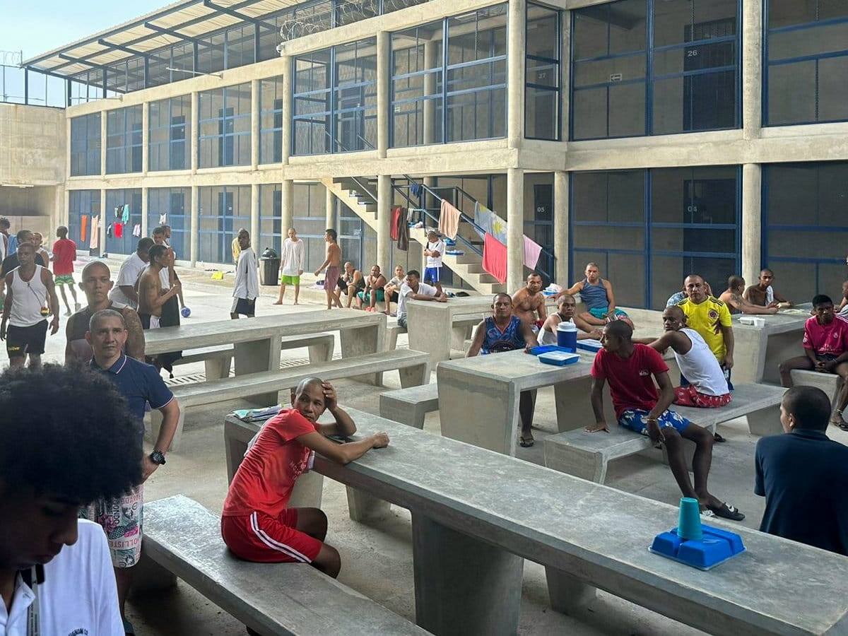 A la cárcel un hombre acusado de disparar contra comerciante y un policía en Cartagena